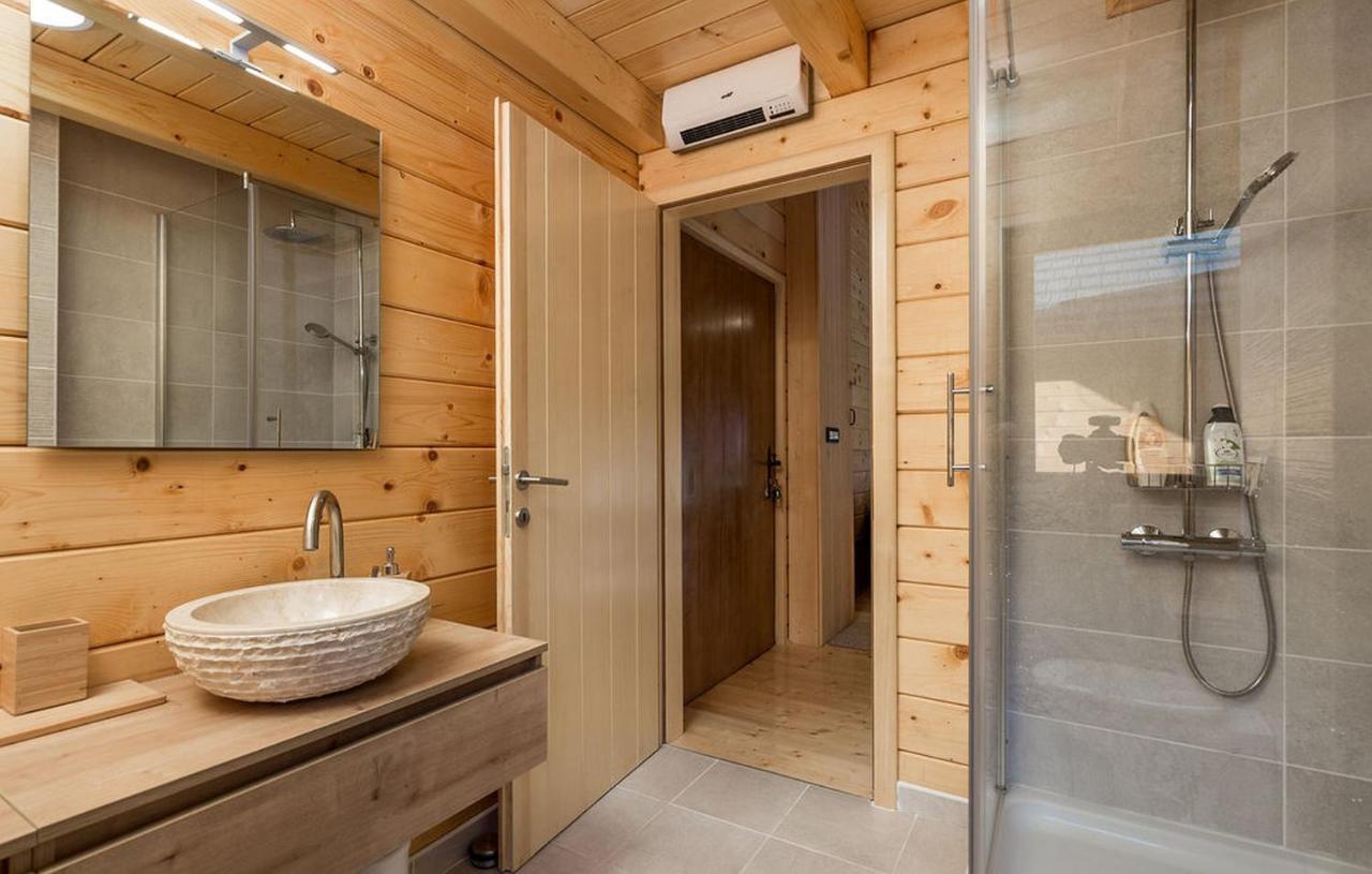V'S Place - Wooden House With Heated Pool And Outdoor Sauna Otočac Exterior foto