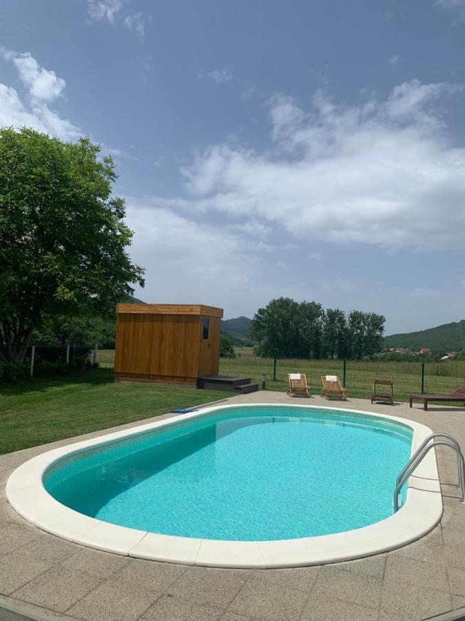 V'S Place - Wooden House With Heated Pool And Outdoor Sauna Otočac Exterior foto