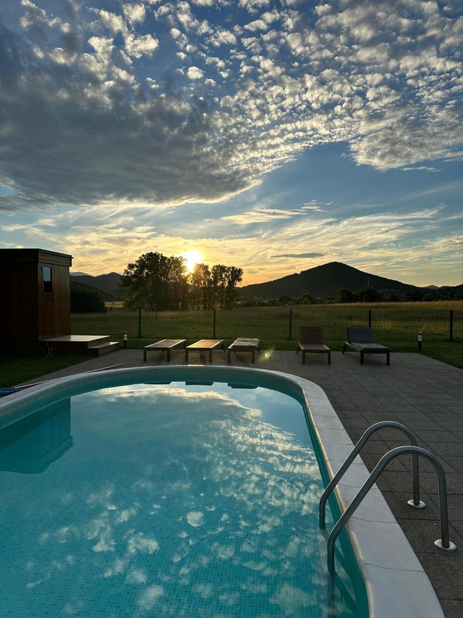 V'S Place - Wooden House With Heated Pool And Outdoor Sauna Otočac Exterior foto