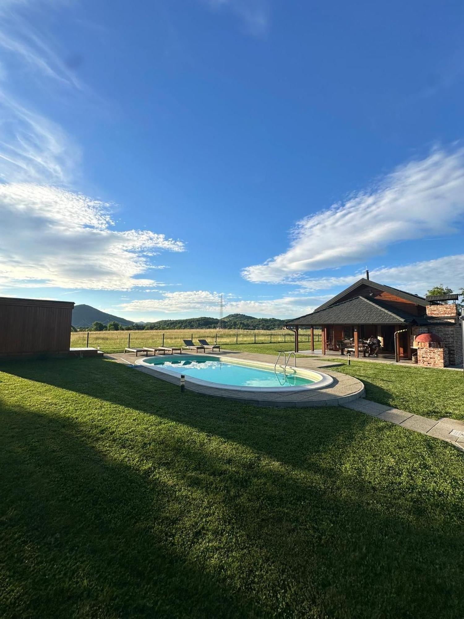 V'S Place - Wooden House With Heated Pool And Outdoor Sauna Otočac Exterior foto